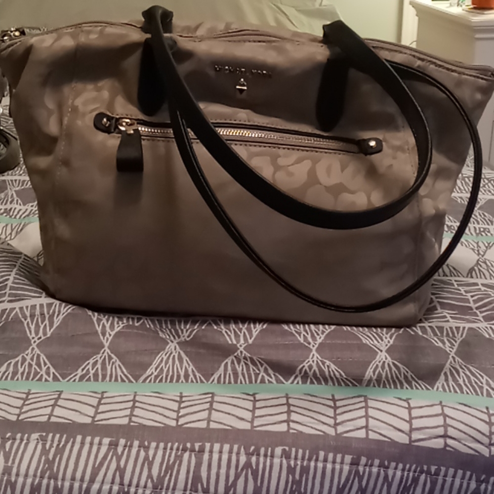 Michael Kors purse looks like photos above